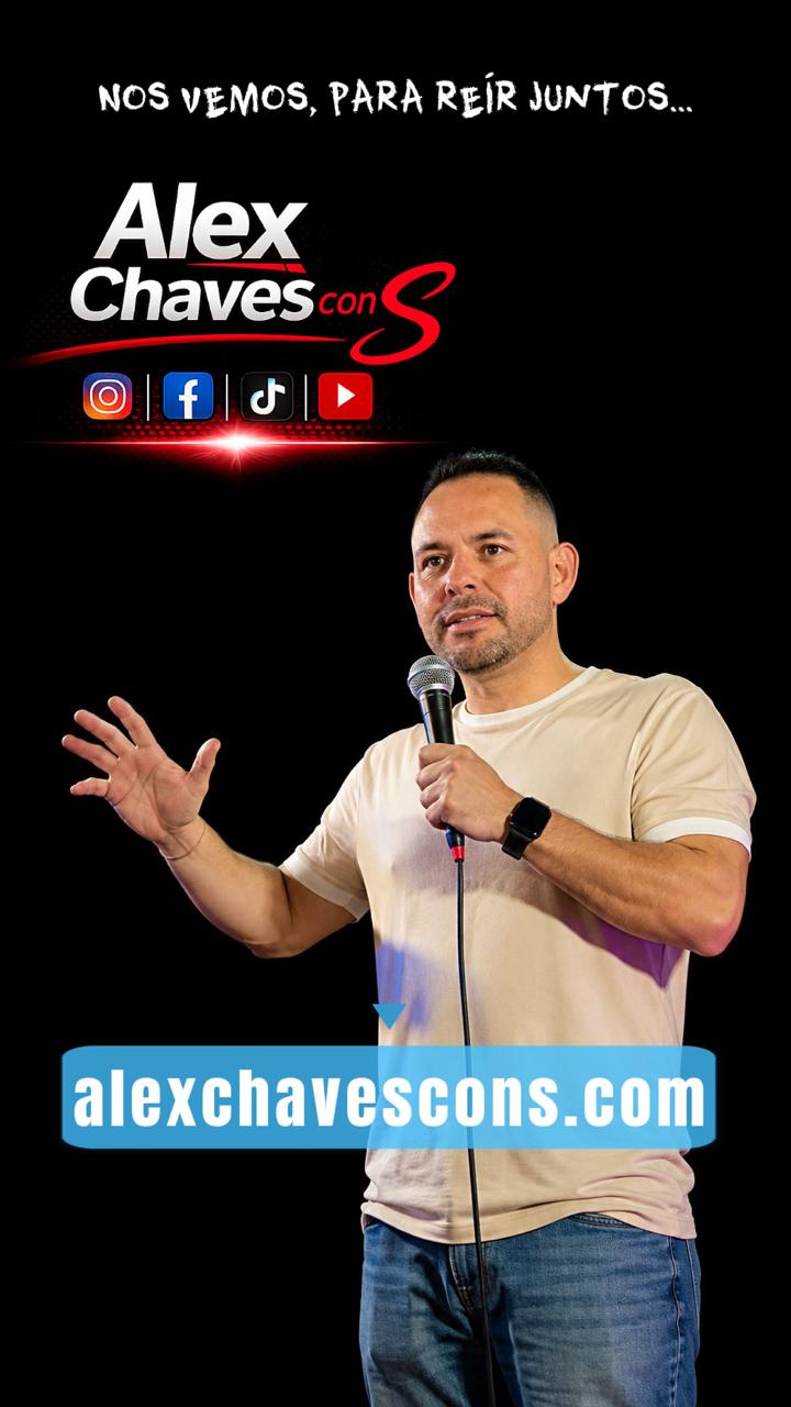 Alex Chaves con micrófono, nos vemos para reír juntos